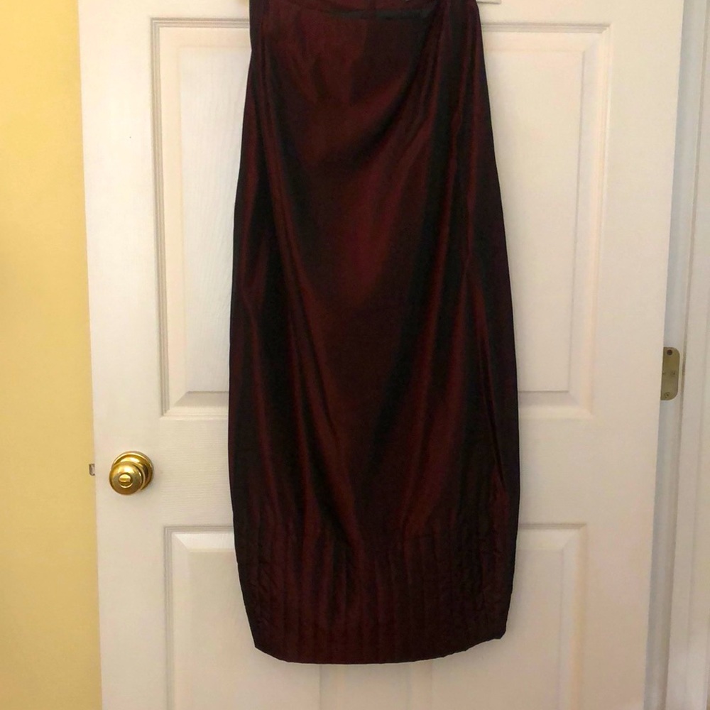 Long taffeta slim skirt with quilted bottom